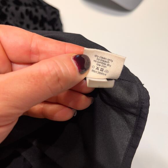 L'Agence for Barneys New York Black Embossed Short Sleeve Shift Dress Sz 4 - Picture 7 of 11